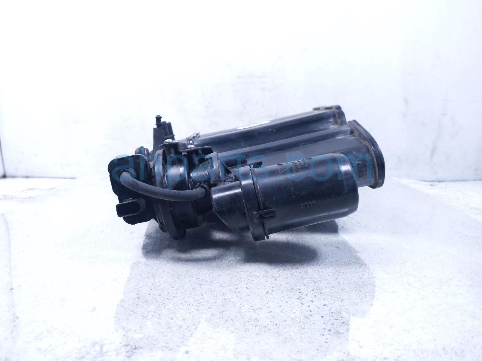 2011 Porsche Panamera Fuel Vapor Charcoal Canister 4.8l 970 201 223 00 Replacement 2011 Porsche Panamera Fuel Vapor Charcoal Canister 4.8l 970 201 223 00 Replacement thumbnail