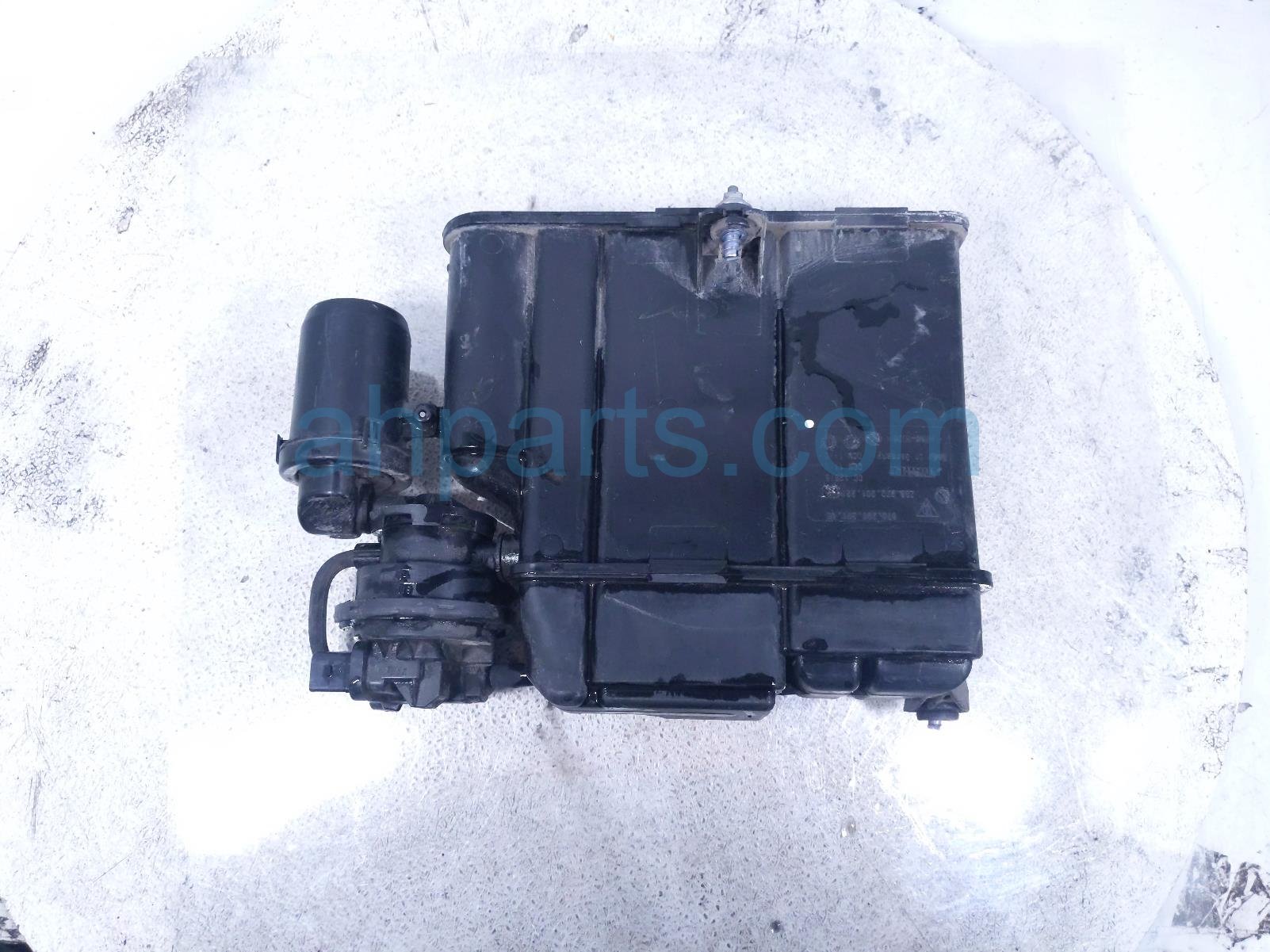 2011 Porsche Panamera Fuel Vapor Charcoal Canister 4.8l 970 201 223 00 Replacement 2011 Porsche Panamera Fuel Vapor Charcoal Canister 4.8l 970 201 223 00 Replacement thumbnail