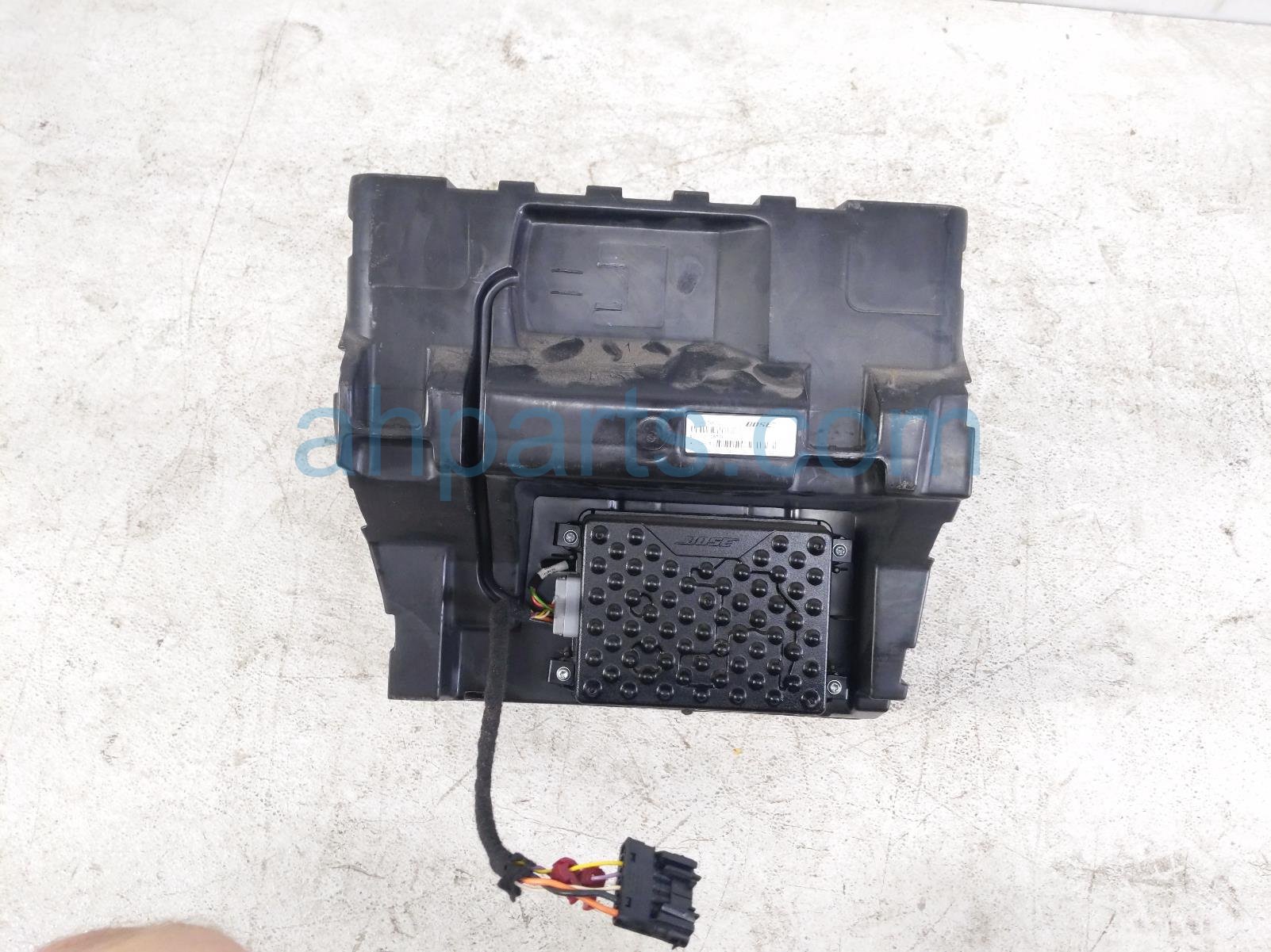 2011 Porsche Panamera Speaker Rear Passenger Subwoofer Assy W/enclosure 970 645 565 04 Replacement 2011 Porsche Panamera Speaker Rear Passenger Subwoofer Assy W/enclosure 970 645 565 04 Replacement thumbnail