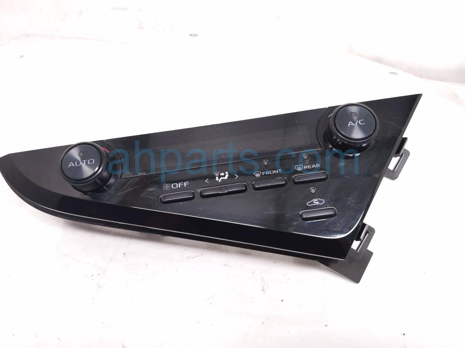 Toyota A/C CLIMATE CONTROL PANEL - ON DASH