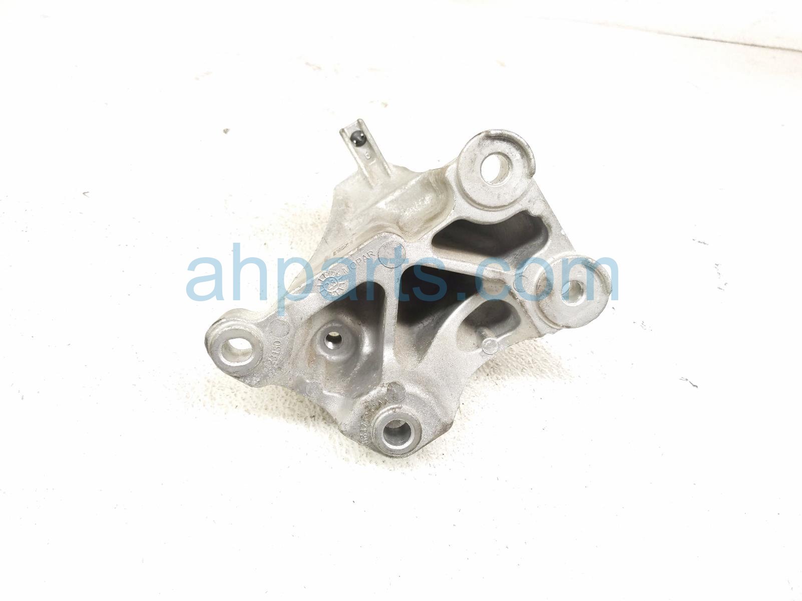 2024 Jeep Grand Cherokee Engine/motor Driver Engine Mount Bracket 3.6 Awd 68375851AA Replacement 2024 Jeep Grand Cherokee Engine/motor Driver Engine Mount Bracket 3.6 Awd 68375851AA Replacement thumbnail