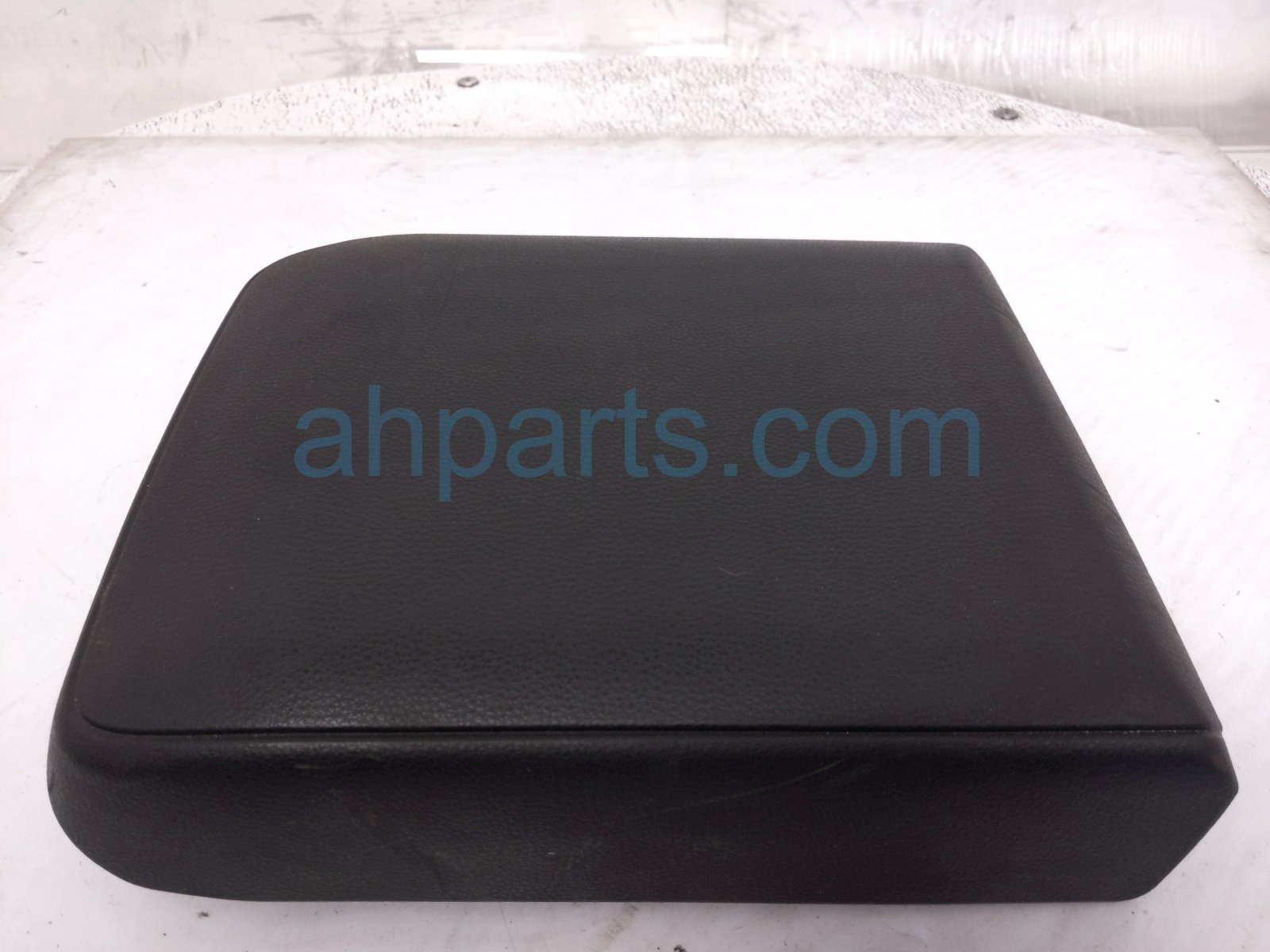 Toyota CENTER CONSOLE LID/ARMREST - BLACK