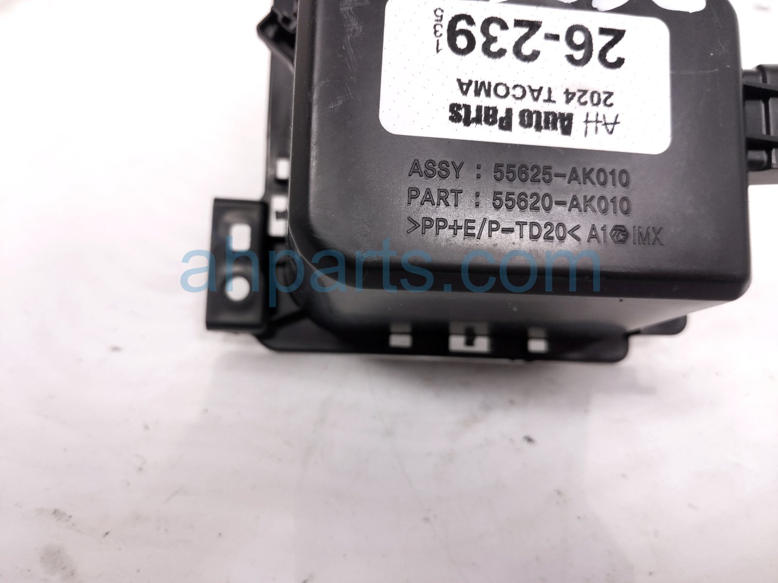 2024 Toyota Tacoma Center Console Cup Hld Assy blk 55625 AK010 Replacement 2024 Toyota Tacoma Center Console Cup Hld Assy blk 55625 AK010 Replacement thumbnail
