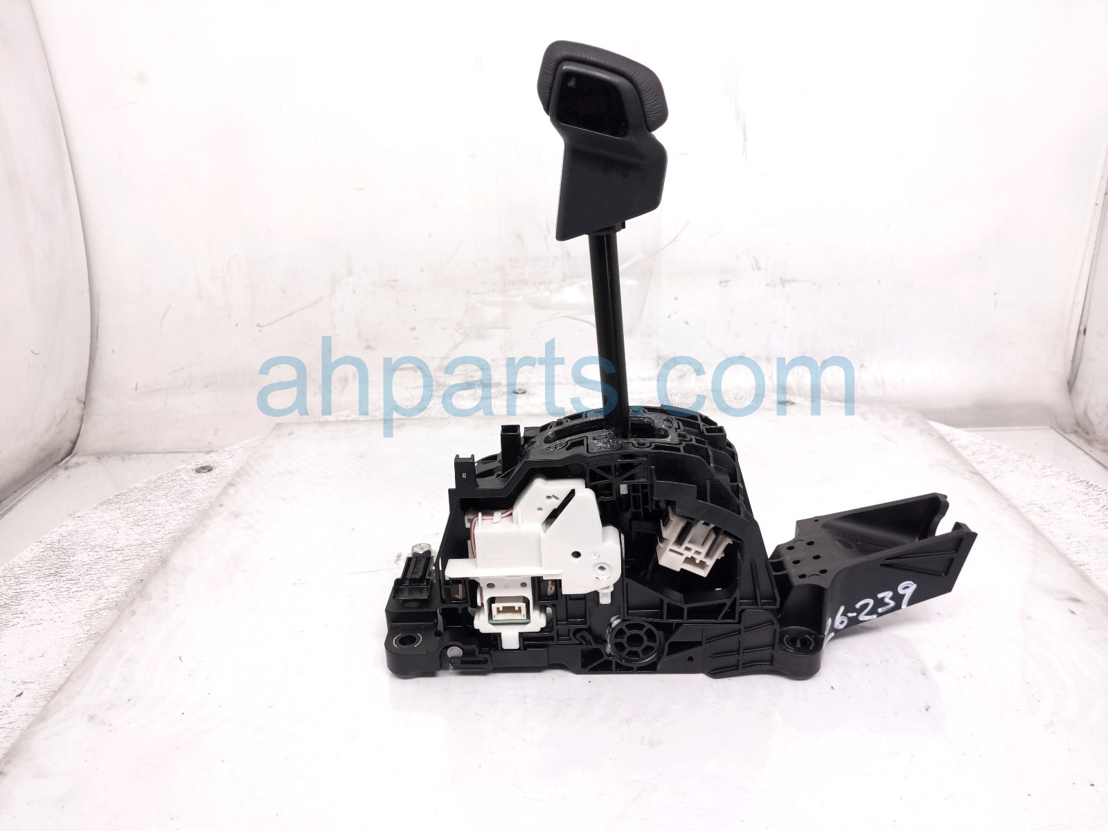 $445 Toyota A/T FLOOR SHIFTER W/KNOB - 2.4L