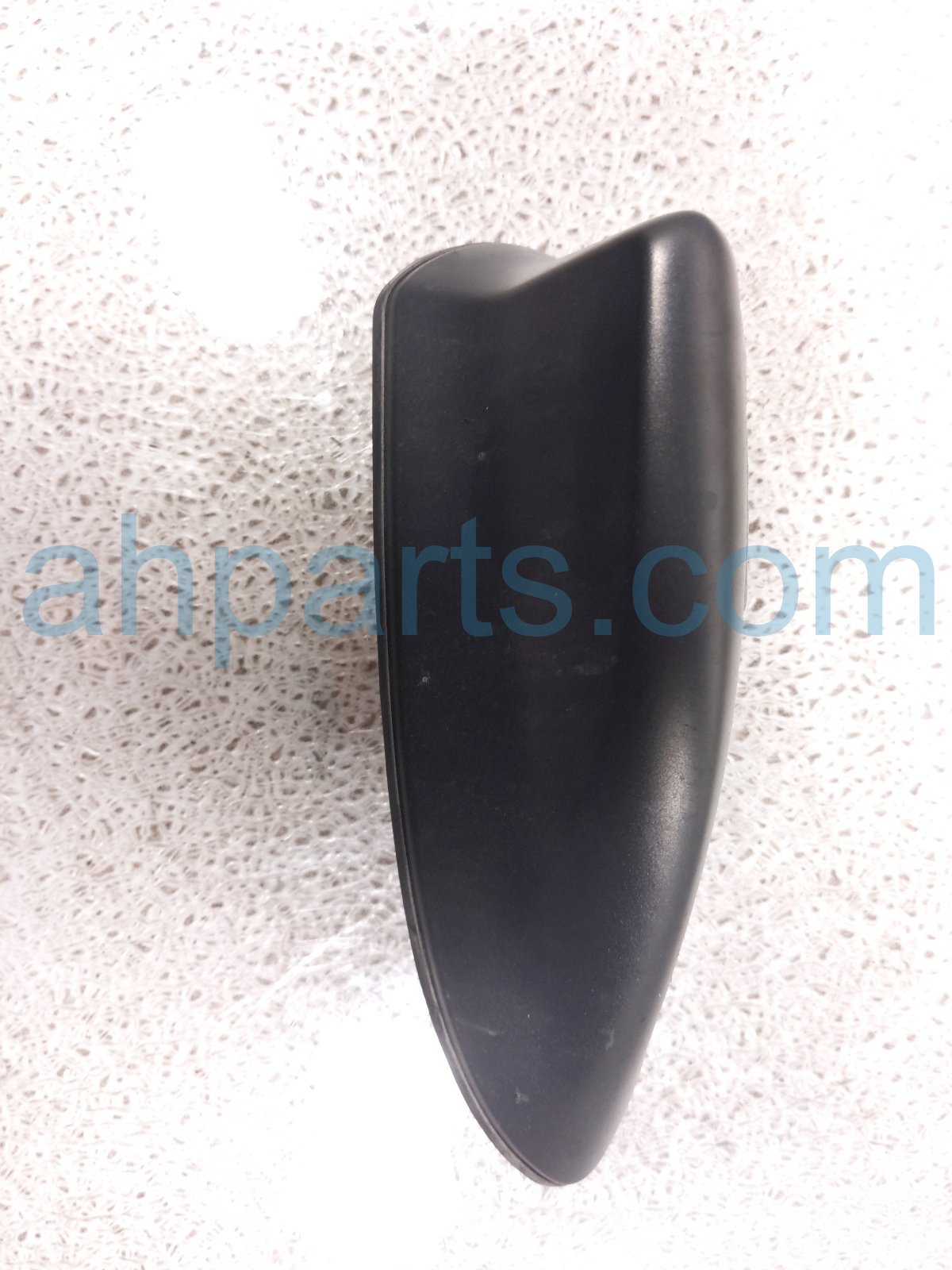 Toyota ANTENNA - ROOF MTD - SHARK FIN WHITE