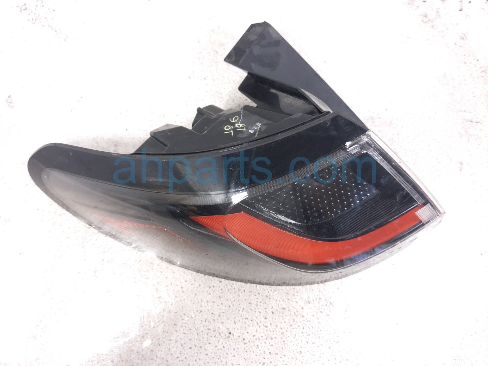 Driver TAIL LAMP (ON BODY)