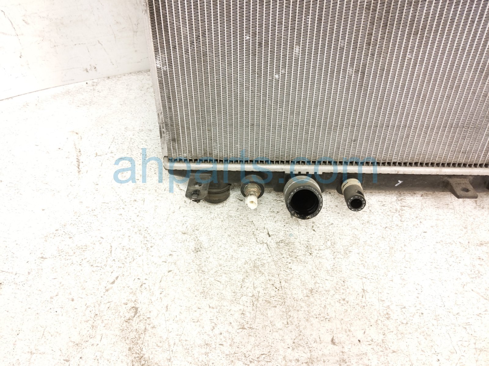 2023 Acura MDX Radiator 3.5l At Awd 19010 61A A01 Replacement 2023 Acura MDX Radiator 3.5l At Awd 19010 61A A01 Replacement thumbnail