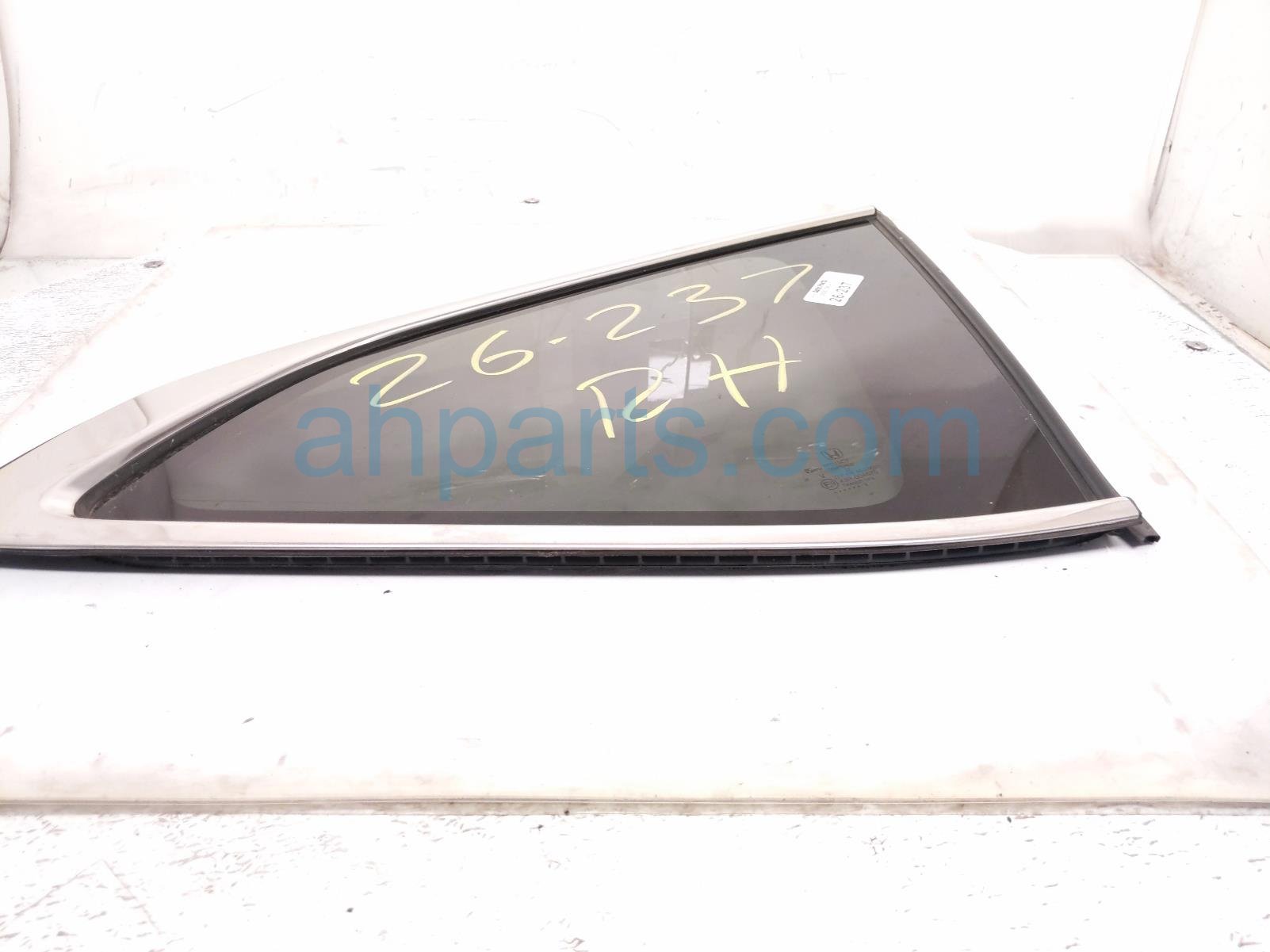 Honda RH QUARTER WINDOW GLASS