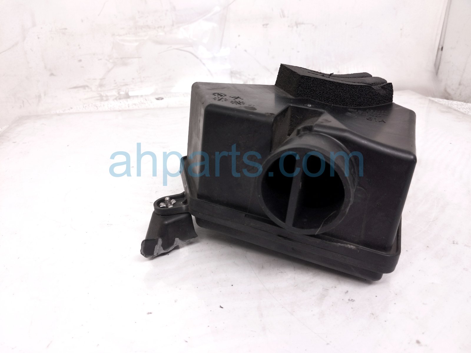 2023 Acura MDX Intake Air Cleaner Resonator Chamber 3.5l 17230 61A A00 Replacement 2023 Acura MDX Intake Air Cleaner Resonator Chamber 3.5l 17230 61A A00 Replacement thumbnail