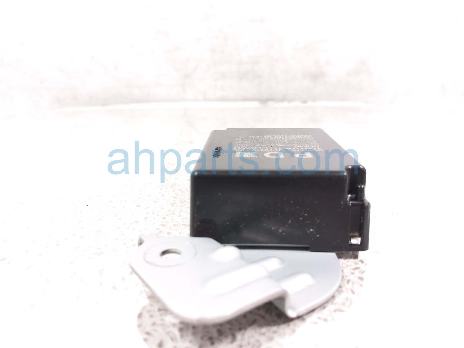 2024 Toyota Tacoma Keys & Tpms Receiver Rear Driver 897B0 AK020 Replacement 2024 Toyota Tacoma Keys & Tpms Receiver Rear Driver 897B0 AK020 Replacement thumbnail