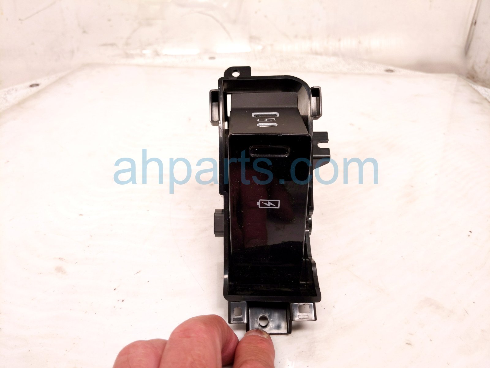 2023 Acura MDX Usb Pop Up Charger Unit 83460 TYA A04ZA Replacement 2023 Acura MDX Usb Pop Up Charger Unit 83460 TYA A04ZA Replacement thumbnail
