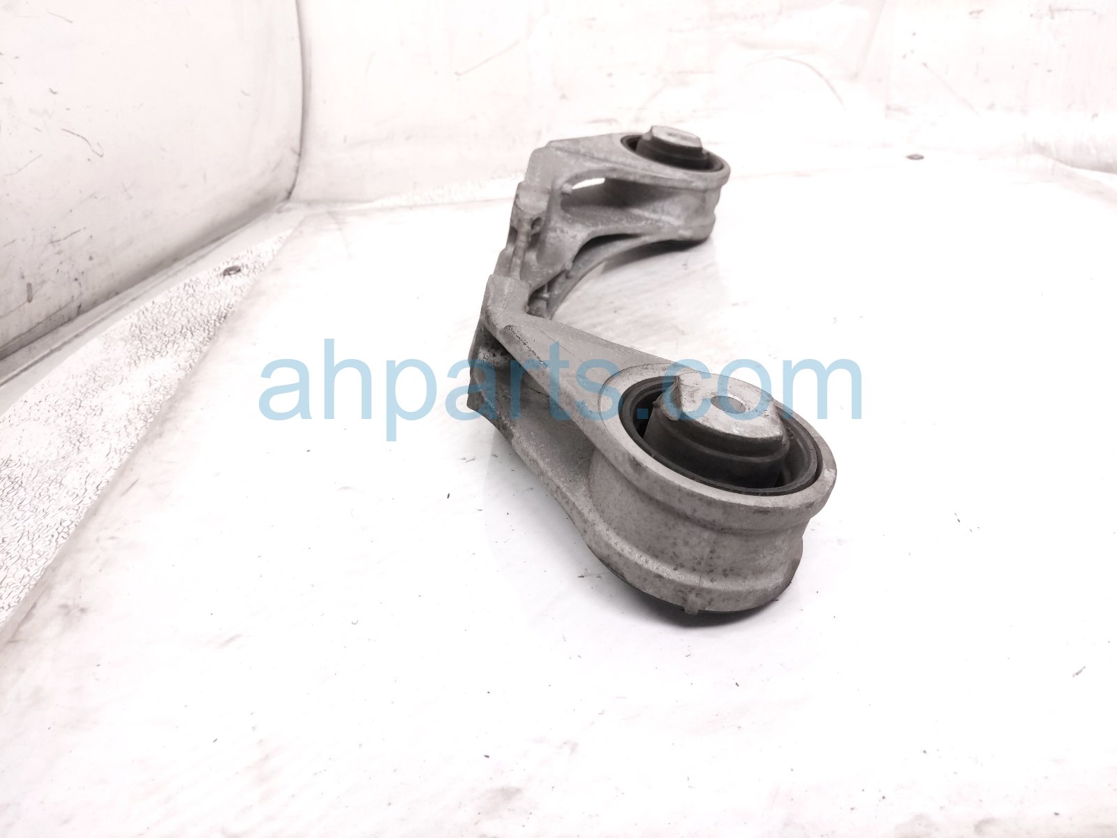 2020 Honda CR V Rear Differential Carrier Mount 50710 TLA A52 Replacement 2020 Honda CR V Rear Differential Carrier Mount 50710 TLA A52 Replacement thumbnail