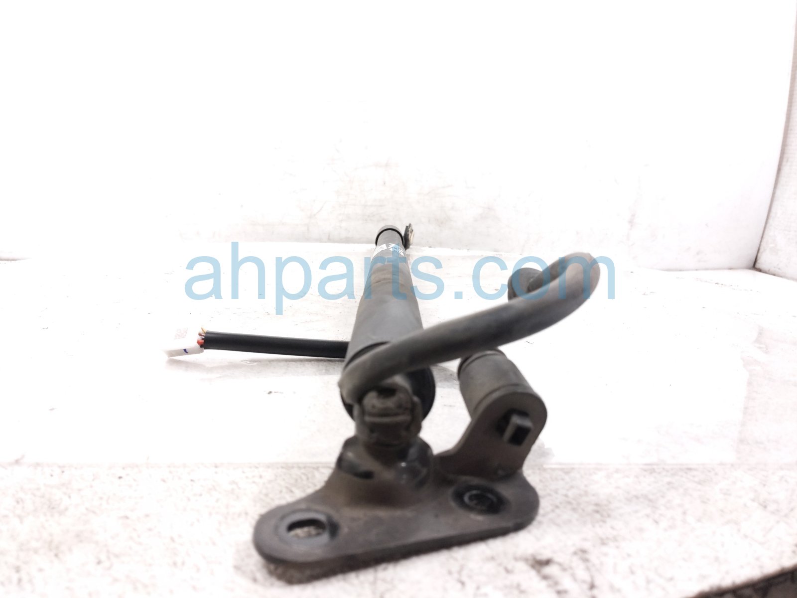 2022 Toyota Sienna Passenger Power Liftgate Strut Actuator 68950 0A040 Replacement 2022 Toyota Sienna Passenger Power Liftgate Strut Actuator 68950 0A040 Replacement thumbnail