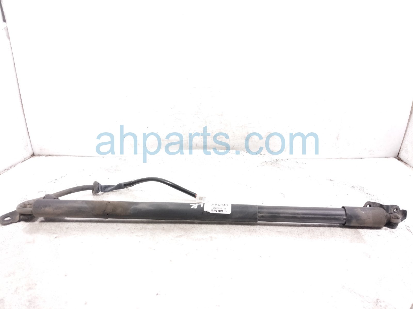 2022 Toyota Sienna Rear Driver Power Liftgate Strut Actuator 68960 0A040 Replacement 2022 Toyota Sienna Rear Driver Power Liftgate Strut Actuator 68960 0A040 Replacement thumbnail