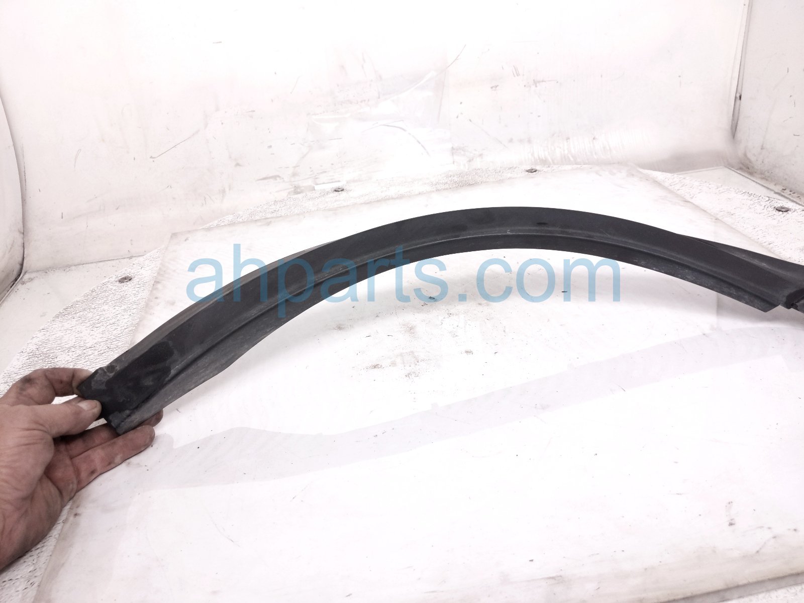Honda RR/LH WHEEL OPENING MOLDING - BLACK