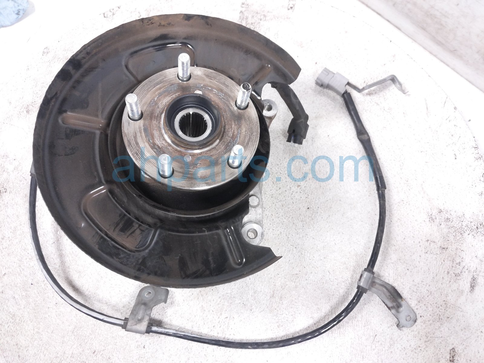 Subaru RR/RH SPINDLE KNUCKLE HUB