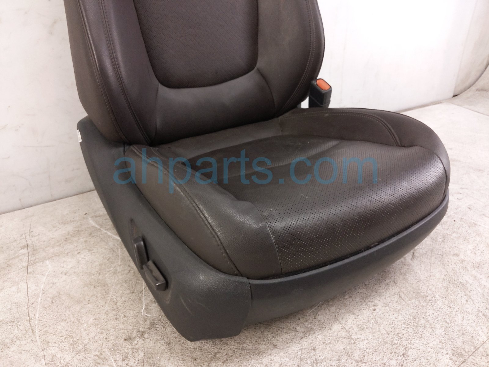 2022 Toyota Sienna Front Passenger Seat Brown W/ Airbag 71073 08280 E4 Replacement 2022 Toyota Sienna Front Passenger Seat Brown W/ Airbag 71073 08280 E4 Replacement thumbnail