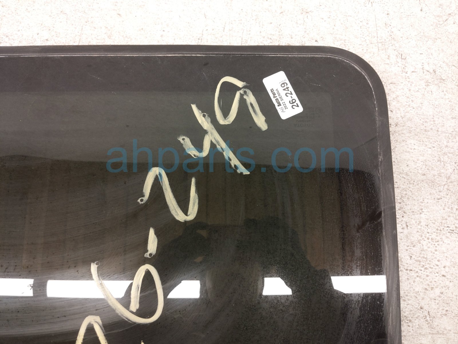 2022 Toyota Sienna Sunroof / Sun Roof Glass Window 63201 08060 Replacement 2022 Toyota Sienna Sunroof / Sun Roof Glass Window 63201 08060 Replacement thumbnail