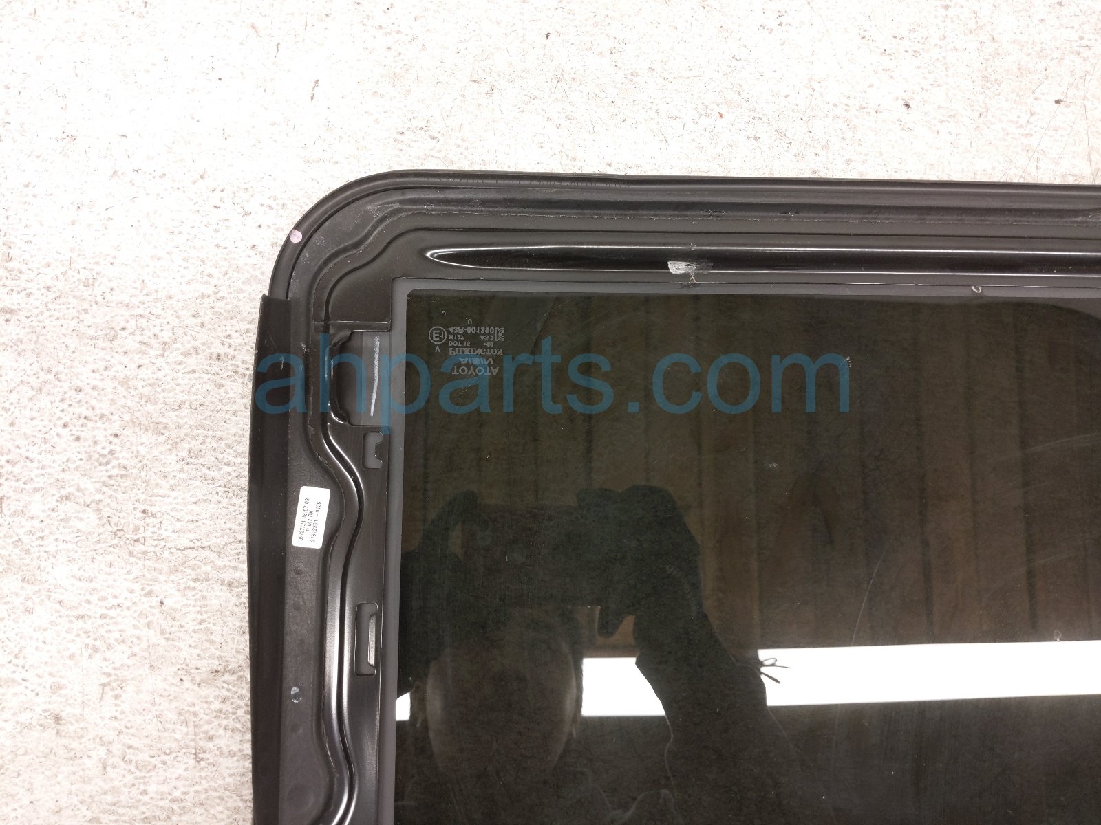 2022 Toyota Sienna Sunroof / Sun Roof Glass Window 63201 08060 Replacement 2022 Toyota Sienna Sunroof / Sun Roof Glass Window 63201 08060 Replacement thumbnail