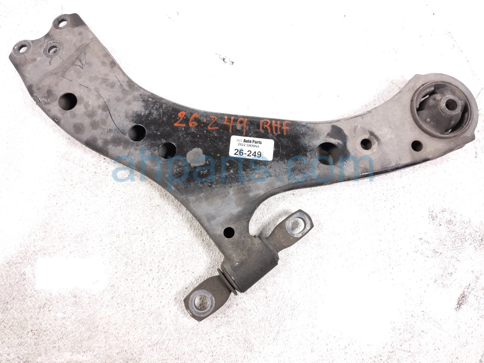 Toyota FR/RH LOWER CONTROL ARM