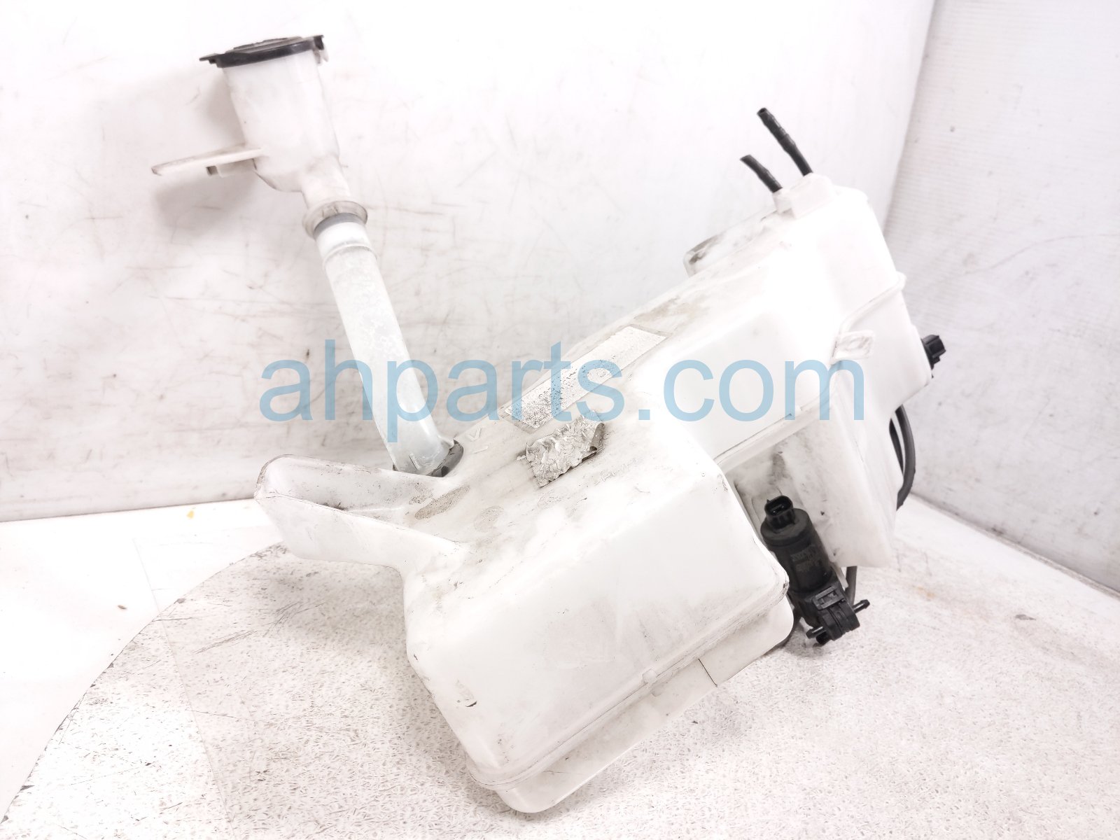 2022 Toyota Sienna Windshield Washer Reservoir Tank 85315 08040 Replacement 2022 Toyota Sienna Windshield Washer Reservoir Tank 85315 08040 Replacement thumbnail