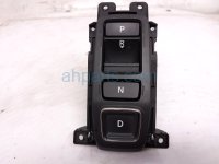 Honda A/T SHIFTER BUTTON ASSY - 2.0L Honda A/T SHIFTER BUTTON ASSY - 2.0L