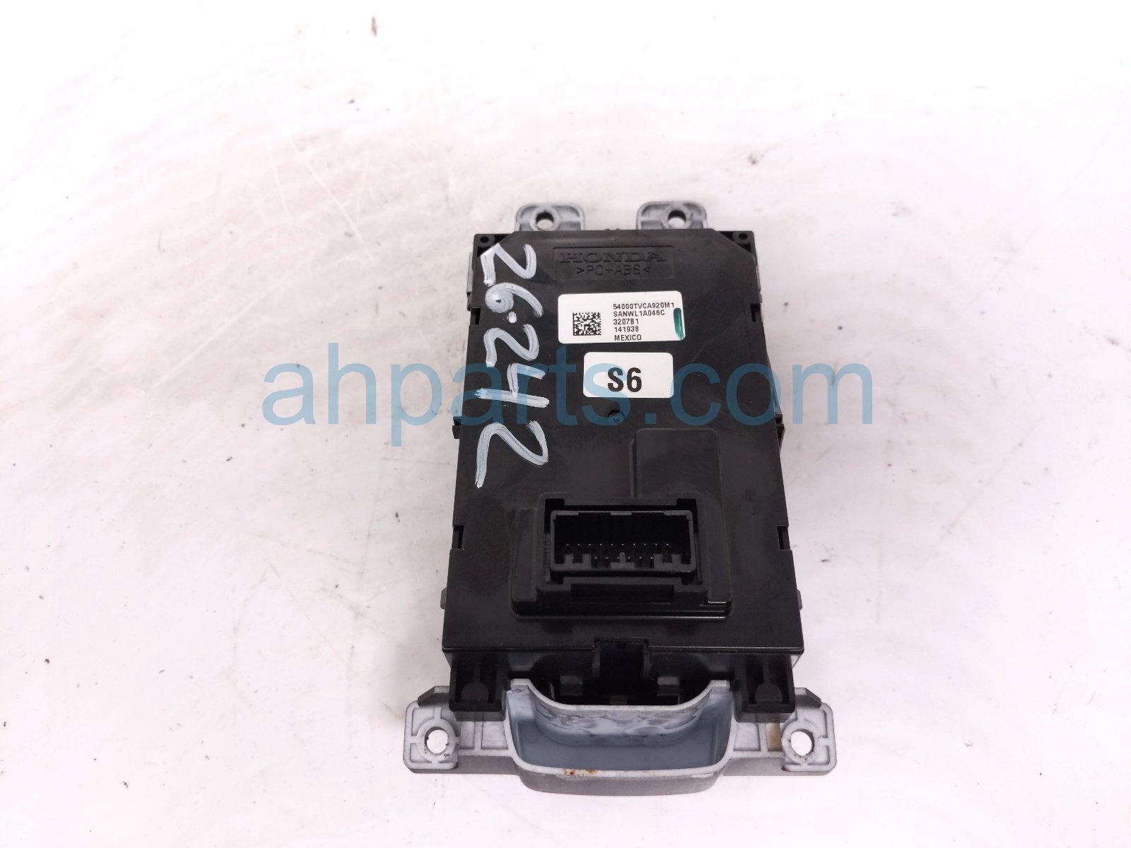 2018 Honda Accord A/t Shifter Button Assy 2.0l 54000 TVC L92 Replacement 2018 Honda Accord A/t Shifter Button Assy 2.0l 54000 TVC L92 Replacement thumbnail