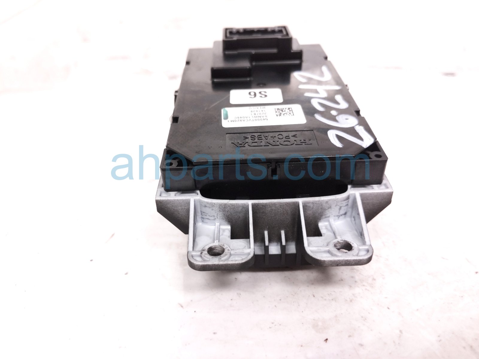 2018 Honda Accord A/t Shifter Button Assy 2.0l 54000 TVC L92 Replacement 2018 Honda Accord A/t Shifter Button Assy 2.0l 54000 TVC L92 Replacement thumbnail