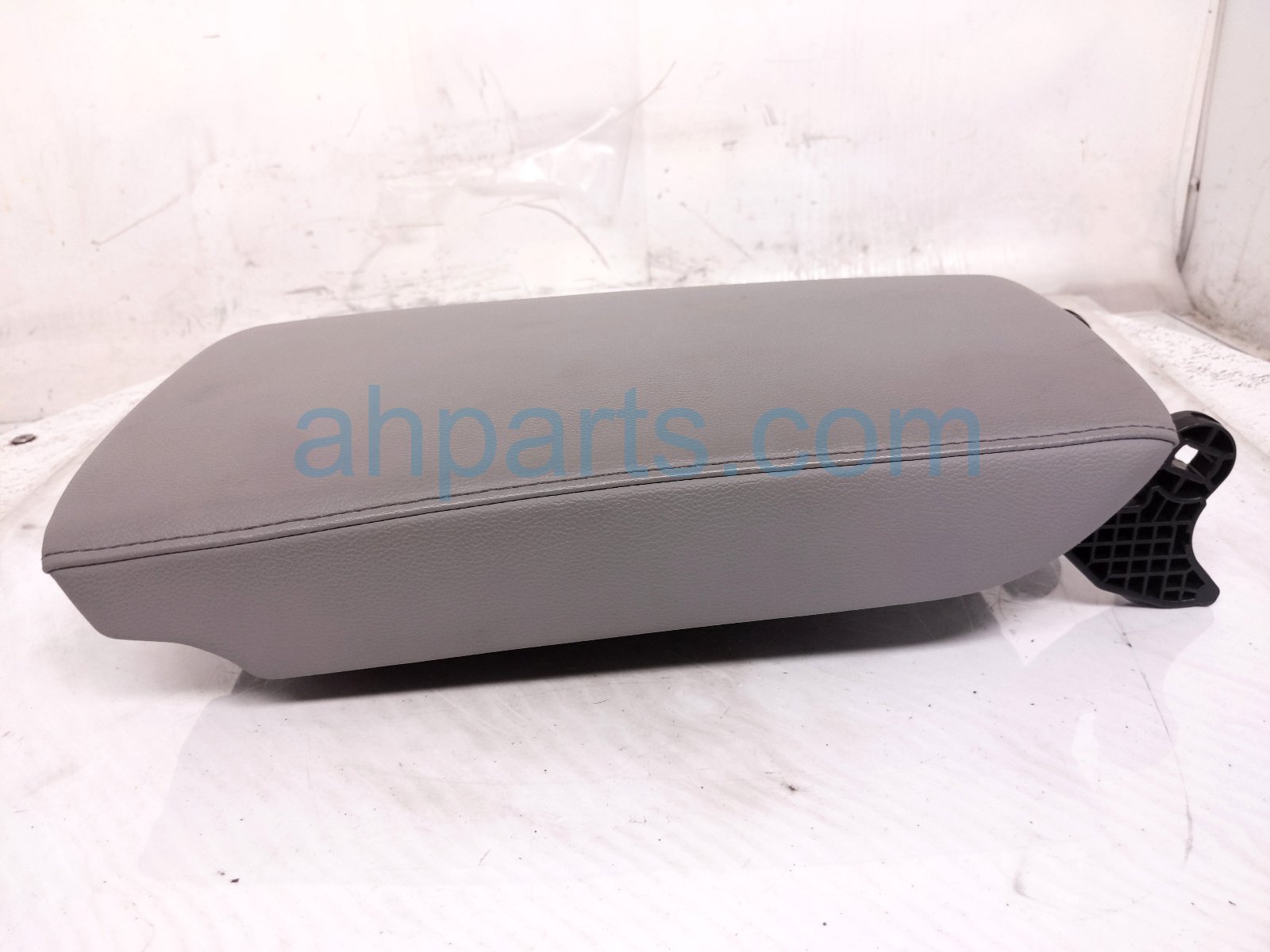 2018 Honda Accord Center Console Lid/armrest Grey 83450 TVA A31ZB Replacement 2018 Honda Accord Center Console Lid/armrest Grey 83450 TVA A31ZB Replacement thumbnail