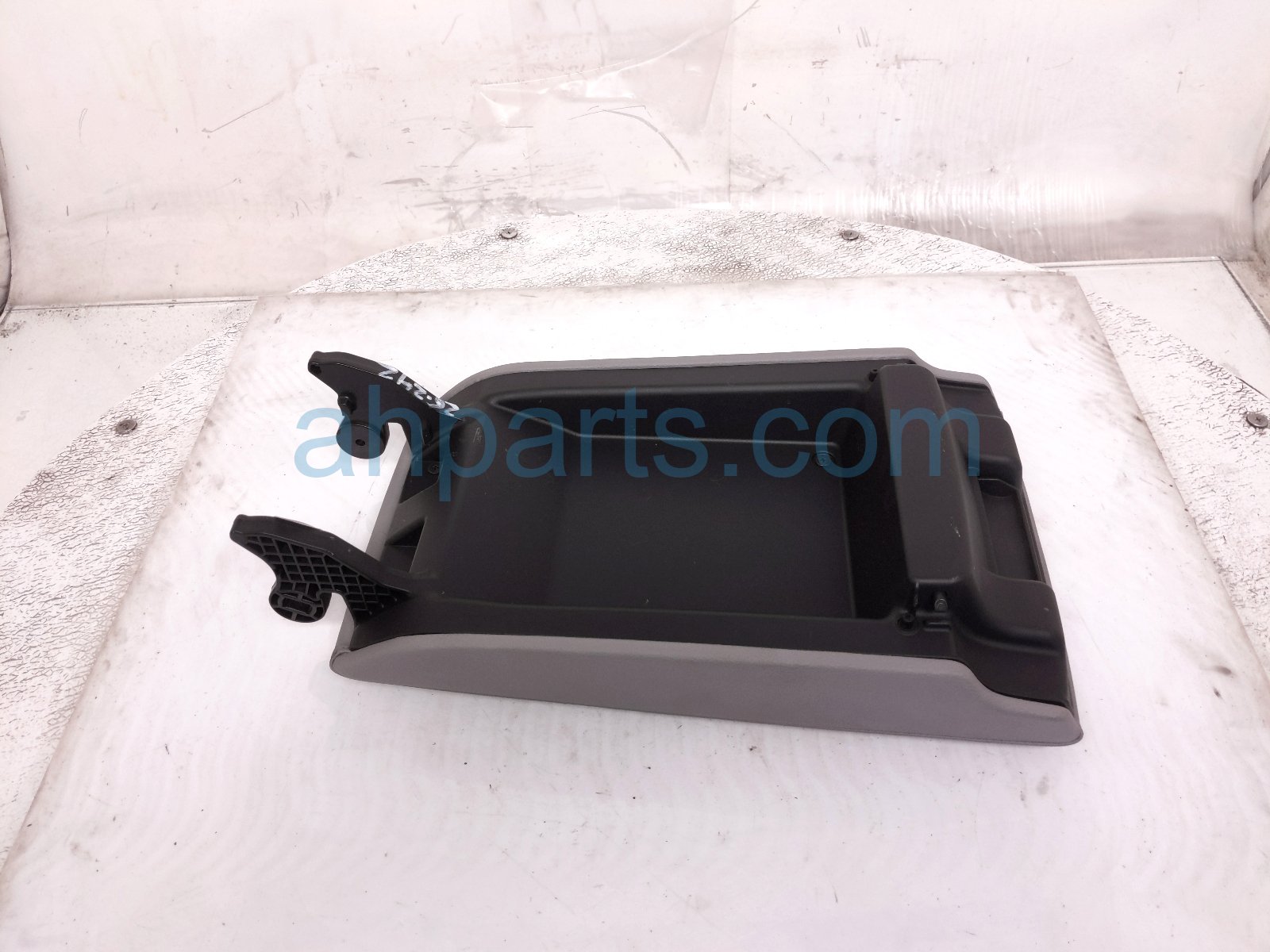 2018 Honda Accord Center Console Lid/armrest Grey 83450 TVA A31ZB Replacement 2018 Honda Accord Center Console Lid/armrest Grey 83450 TVA A31ZB Replacement thumbnail