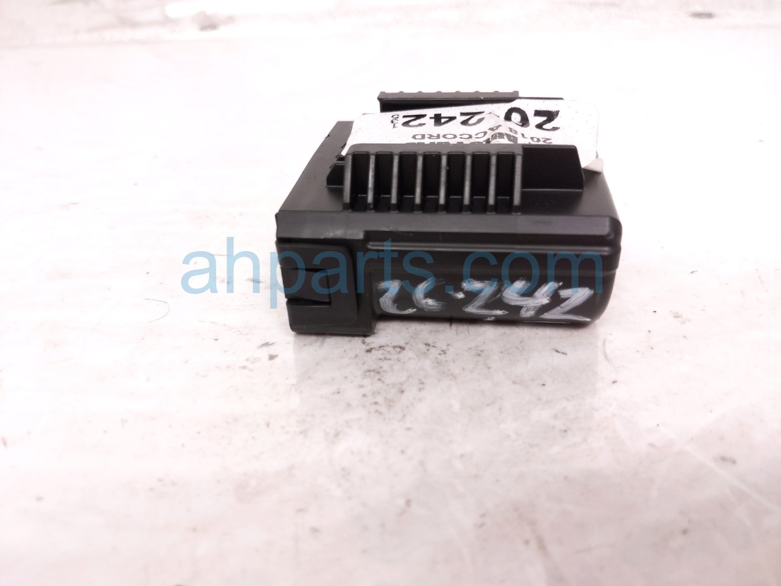 2018 Honda Accord Can Gateway Control Module Unit 38890 TVA A02 Replacement 2018 Honda Accord Can Gateway Control Module Unit 38890 TVA A02 Replacement thumbnail