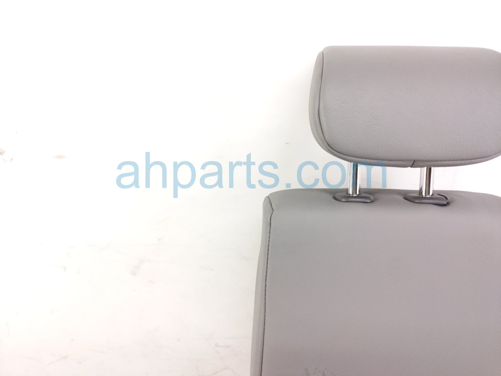 2022 Toyota Sienna Rear / Back (2nd Row) 2nd Row Ctr Seat Assy Grey Lthr 79013 08190 B1 Replacement 2022 Toyota Sienna Rear / Back (2nd Row) 2nd Row Ctr Seat Assy Grey Lthr 79013 08190 B1 Replacement thumbnail