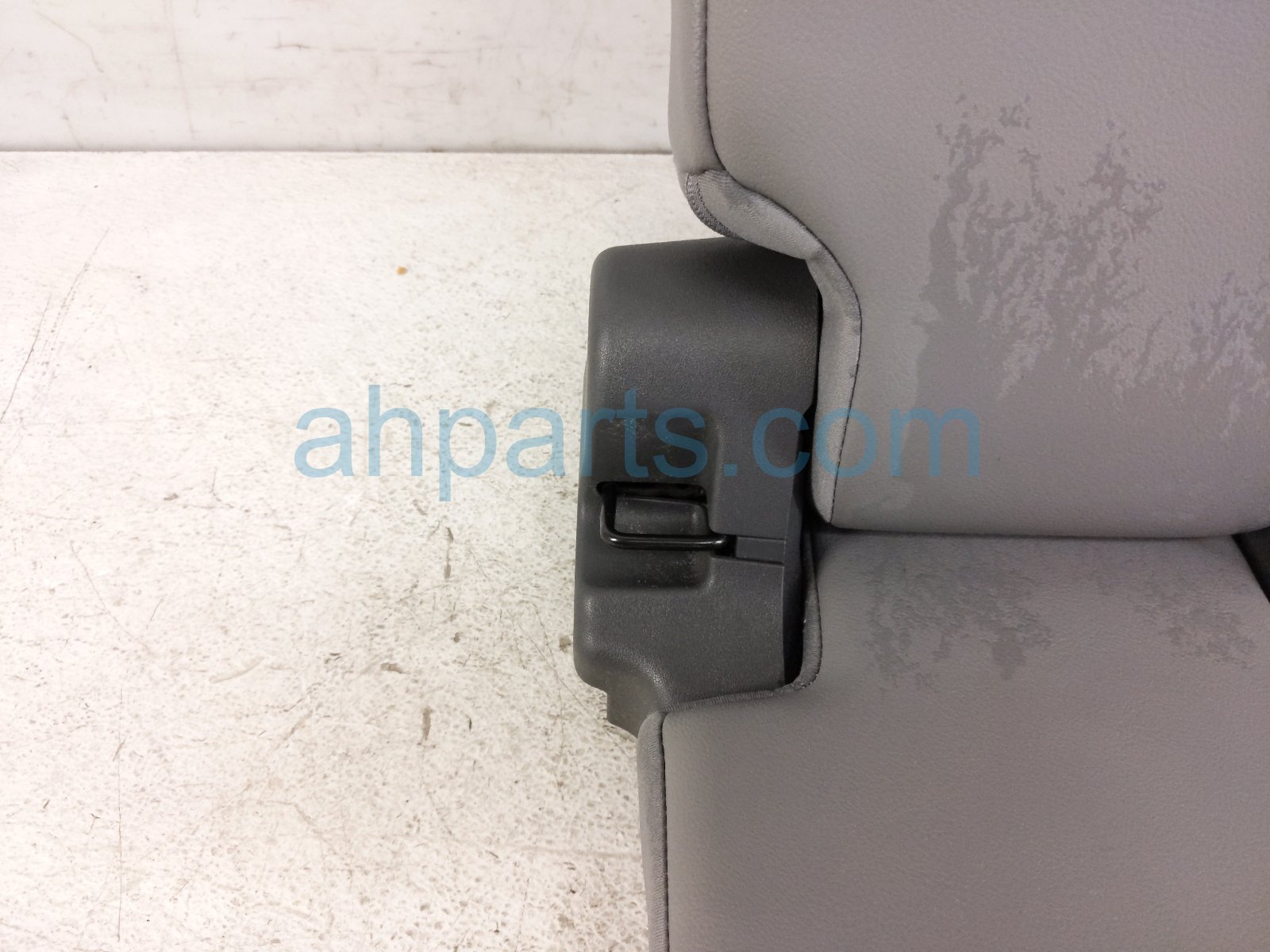2022 Toyota Sienna Rear / Back (2nd Row) 2nd Row Ctr Seat Assy Grey Lthr 79013 08190 B1 Replacement 2022 Toyota Sienna Rear / Back (2nd Row) 2nd Row Ctr Seat Assy Grey Lthr 79013 08190 B1 Replacement thumbnail