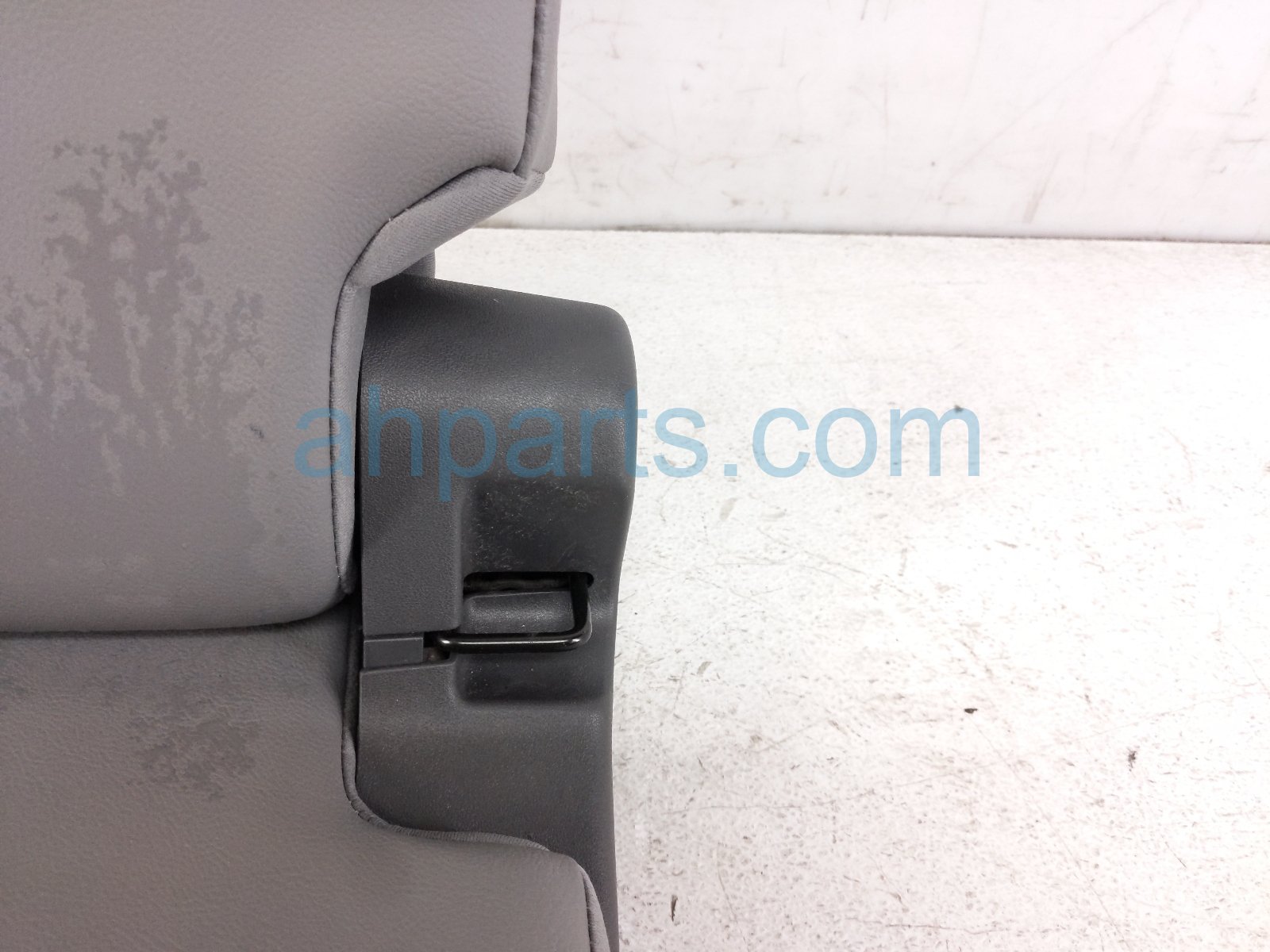 2022 Toyota Sienna Rear / Back (2nd Row) 2nd Row Ctr Seat Assy Grey Lthr 79013 08190 B1 Replacement 2022 Toyota Sienna Rear / Back (2nd Row) 2nd Row Ctr Seat Assy Grey Lthr 79013 08190 B1 Replacement thumbnail
