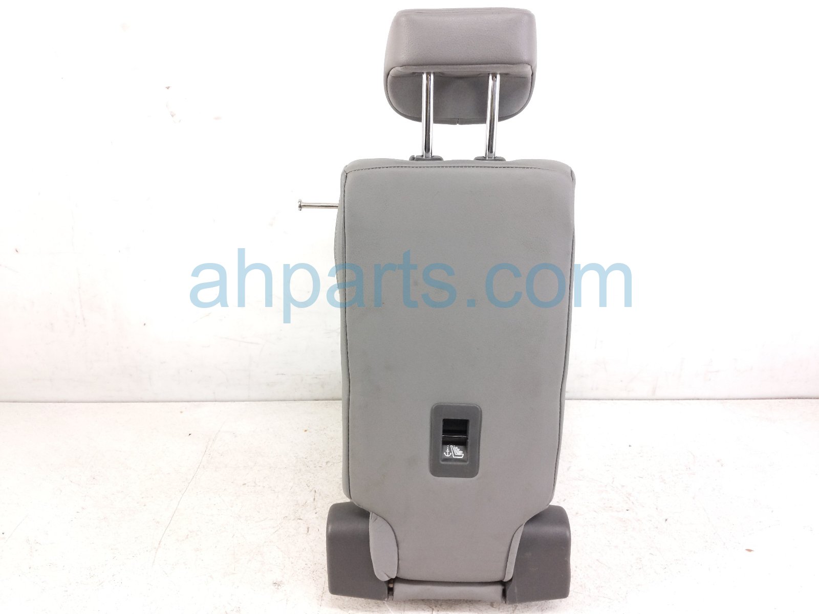 2022 Toyota Sienna Rear / Back (2nd Row) 2nd Row Ctr Seat Assy Grey Lthr 79013 08190 B1 Replacement 2022 Toyota Sienna Rear / Back (2nd Row) 2nd Row Ctr Seat Assy Grey Lthr 79013 08190 B1 Replacement thumbnail