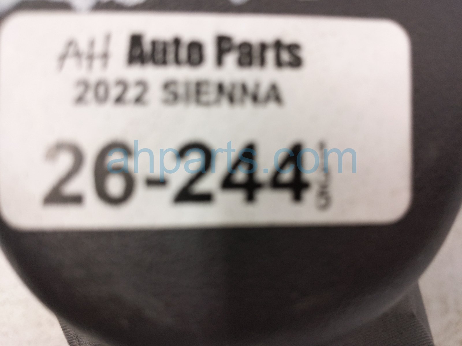 2022 Toyota Sienna Rear / Back (2nd Row) 2nd Row Ctr Seat Assy Grey Lthr 79013 08190 B1 Replacement 2022 Toyota Sienna Rear / Back (2nd Row) 2nd Row Ctr Seat Assy Grey Lthr 79013 08190 B1 Replacement thumbnail