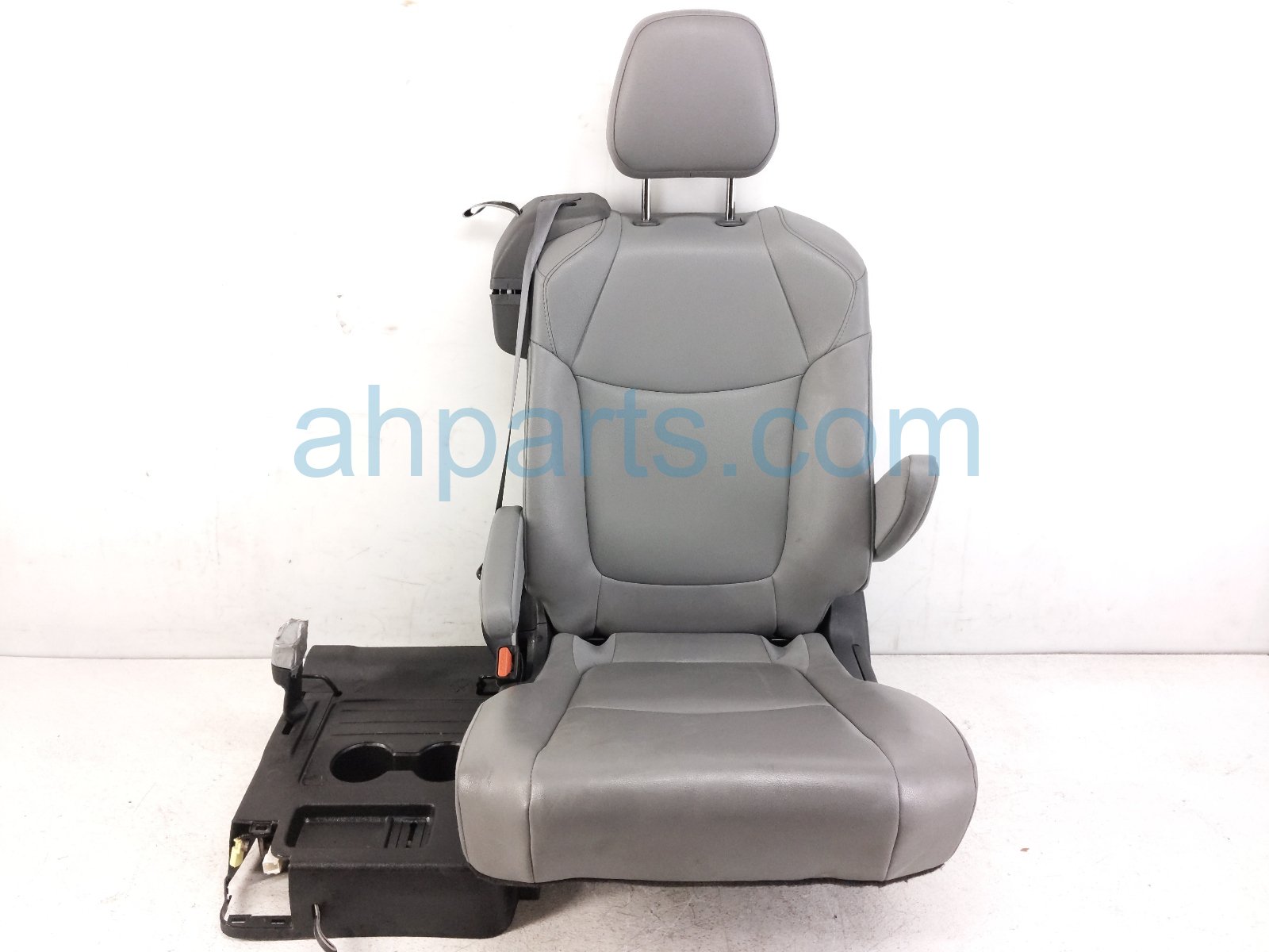 Toyota 2ND ROW LH SEAT - GREY XLE CAPT.