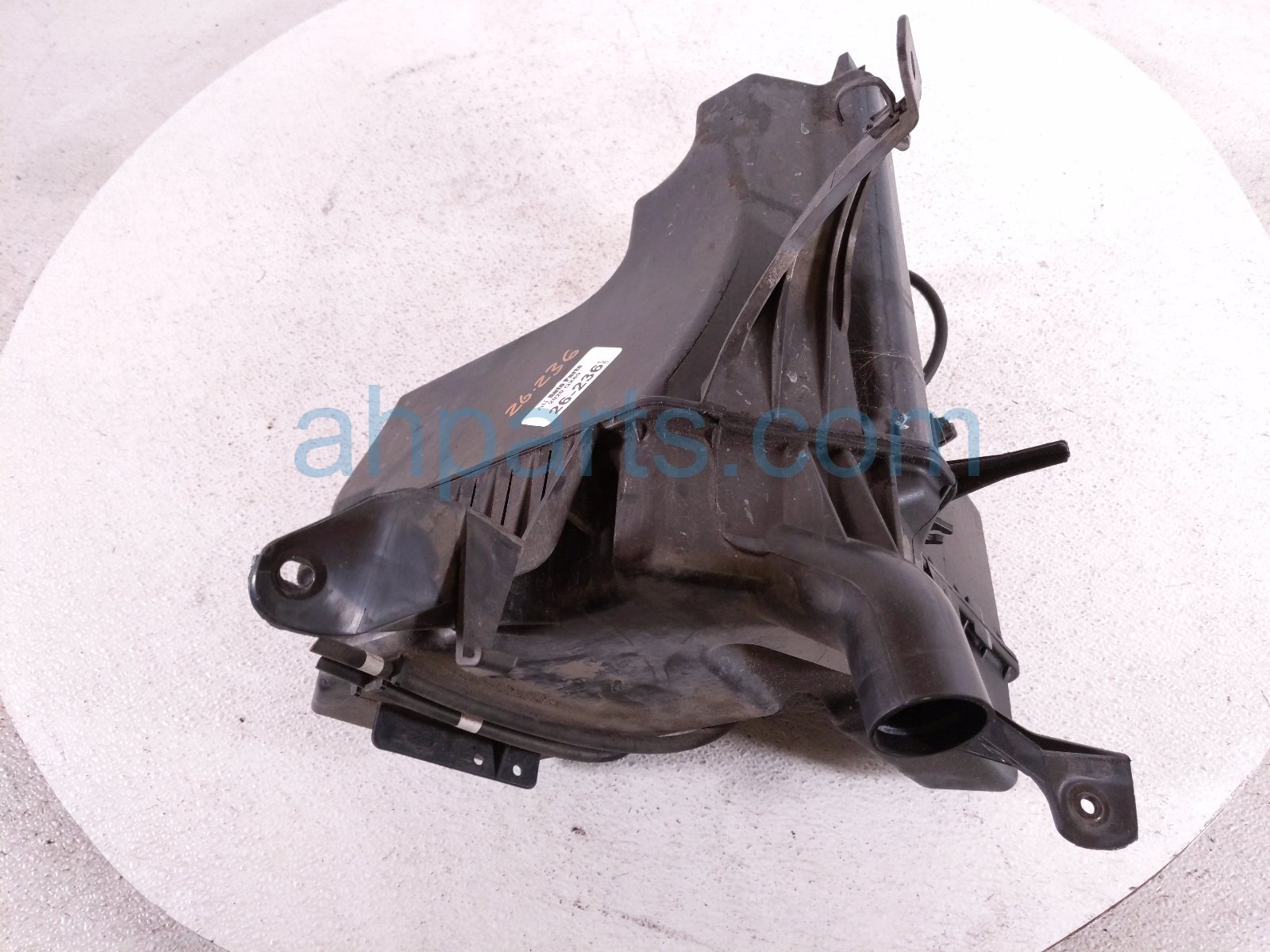 WINDSHIELD WASHER RESERVOIR TANK