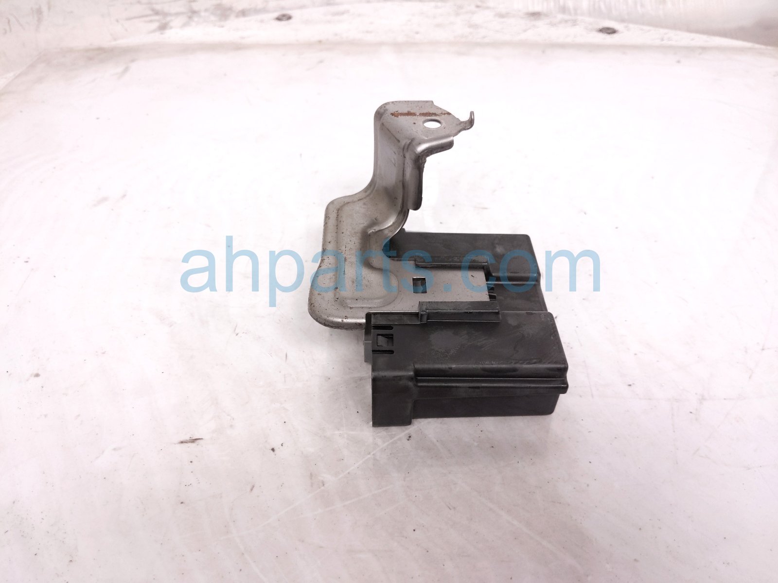 2018 Honda Accord Parking Assist Control Module Front Passenger 39670 TVA A01 Replacement 2018 Honda Accord Parking Assist Control Module Front Passenger 39670 TVA A01 Replacement thumbnail