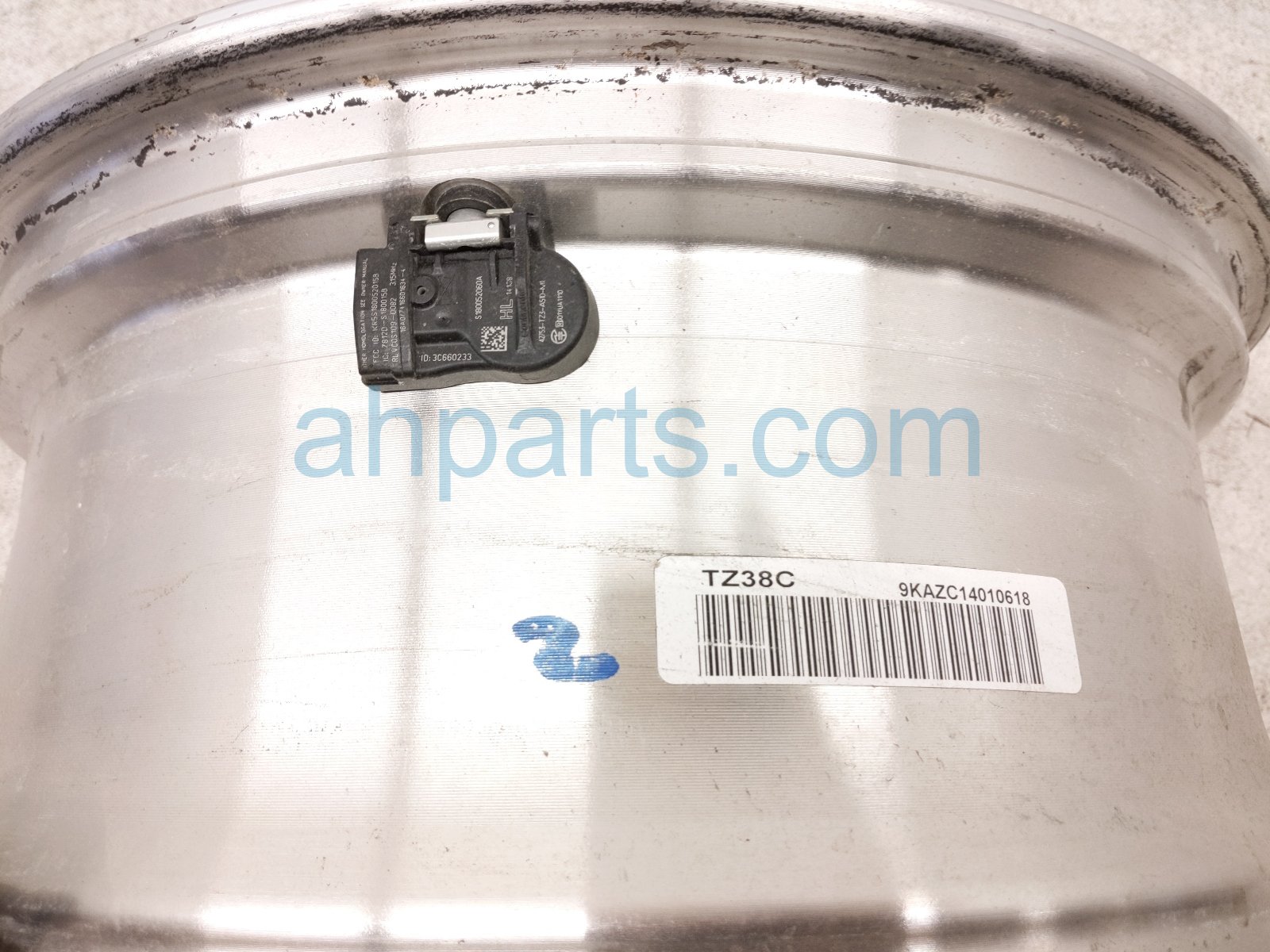 2015 Acura TLX Front Passenger Wheel / Rim 42700 TZ3 A31 Replacement 2015 Acura TLX Front Passenger Wheel / Rim 42700 TZ3 A31 Replacement thumbnail