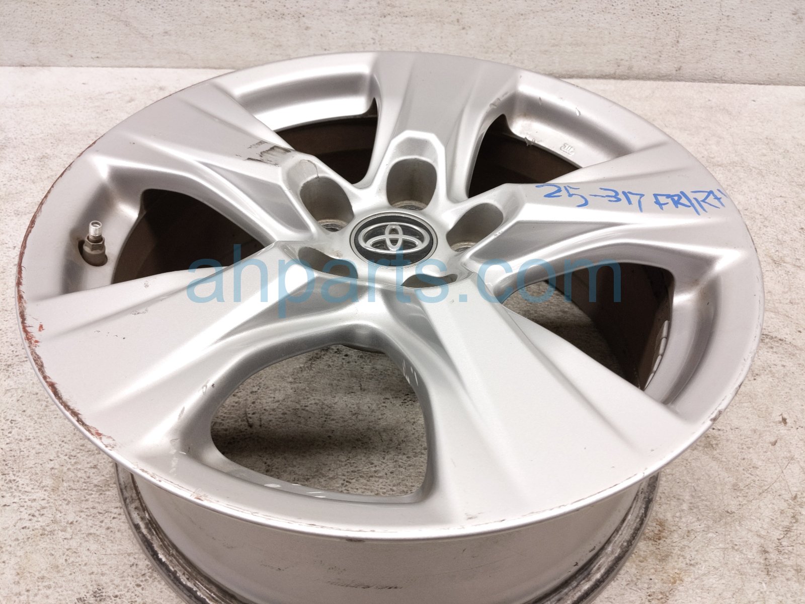 2019 Toyota Rav 4 Front Passenger Wheel / Rim 42611 0R240 Replacement 2019 Toyota Rav 4 Front Passenger Wheel / Rim 42611 0R240 Replacement thumbnail