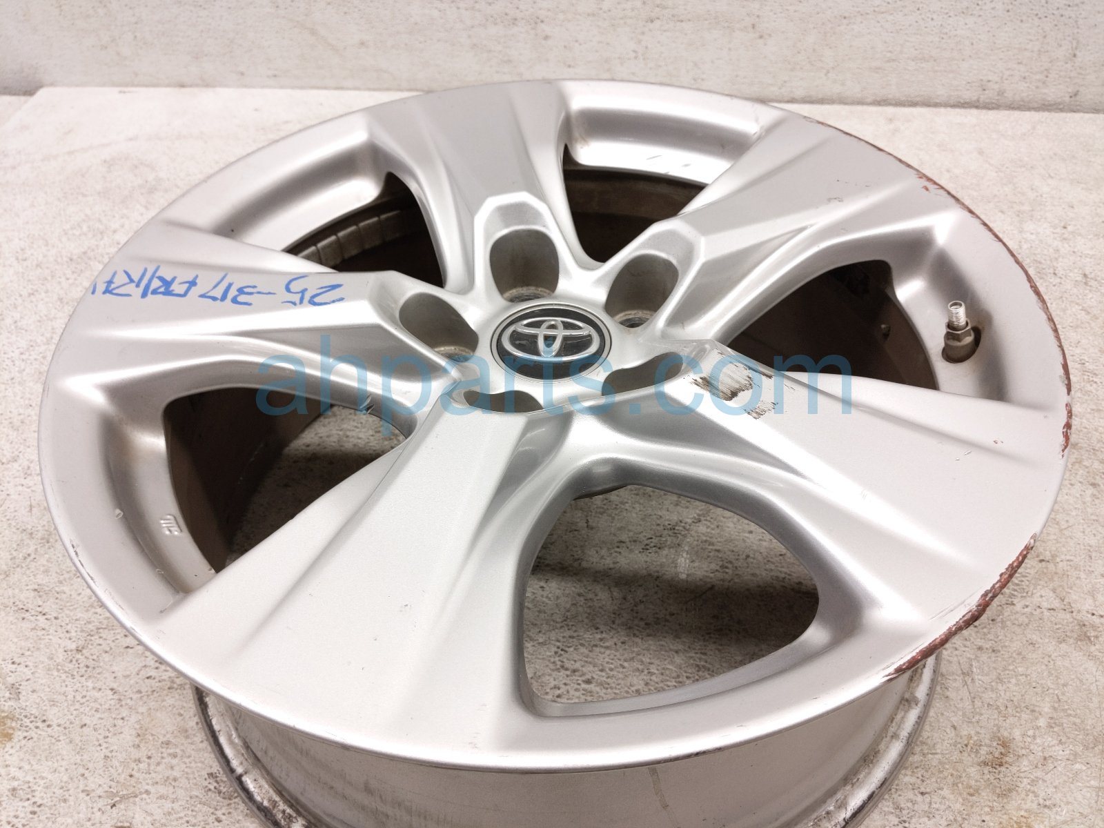 2019 Toyota Rav 4 Front Passenger Wheel / Rim 42611 0R240 Replacement 2019 Toyota Rav 4 Front Passenger Wheel / Rim 42611 0R240 Replacement thumbnail