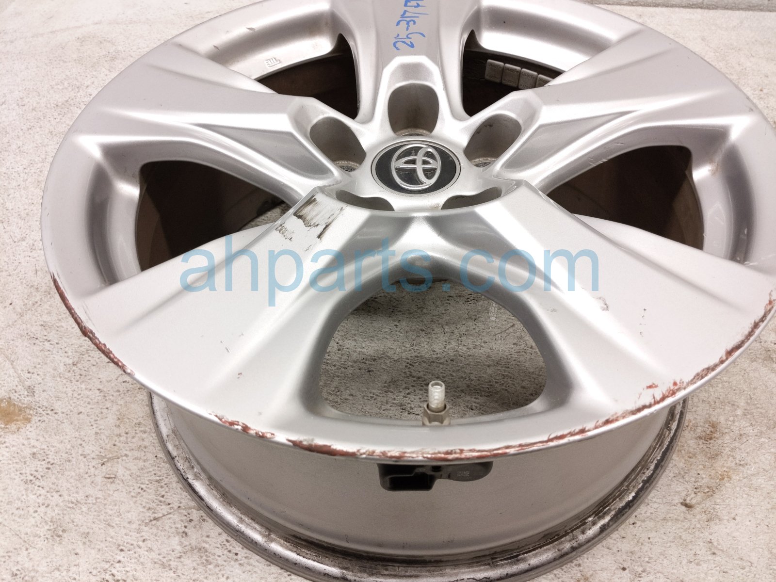 2019 Toyota Rav 4 Front Passenger Wheel / Rim 42611 0R240 Replacement 2019 Toyota Rav 4 Front Passenger Wheel / Rim 42611 0R240 Replacement thumbnail