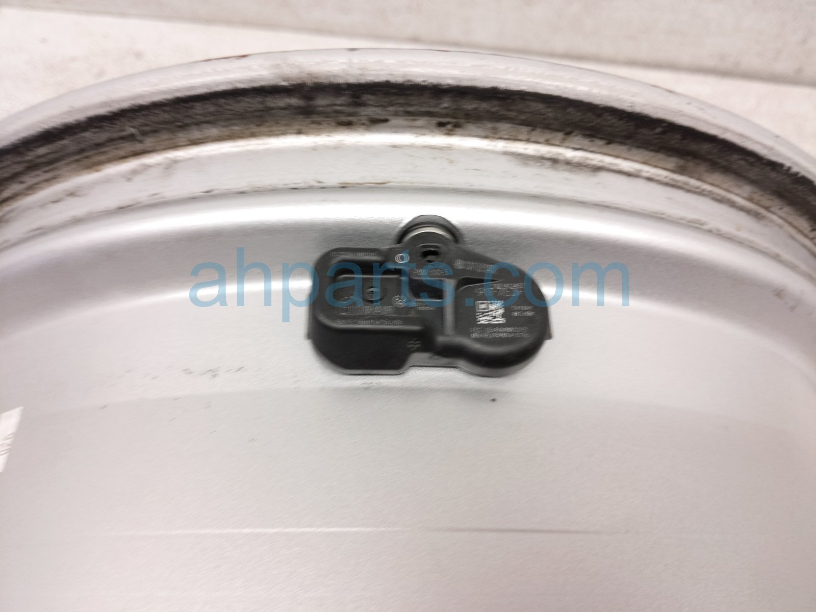 2019 Toyota Rav 4 Front Passenger Wheel / Rim 42611 0R240 Replacement 2019 Toyota Rav 4 Front Passenger Wheel / Rim 42611 0R240 Replacement thumbnail