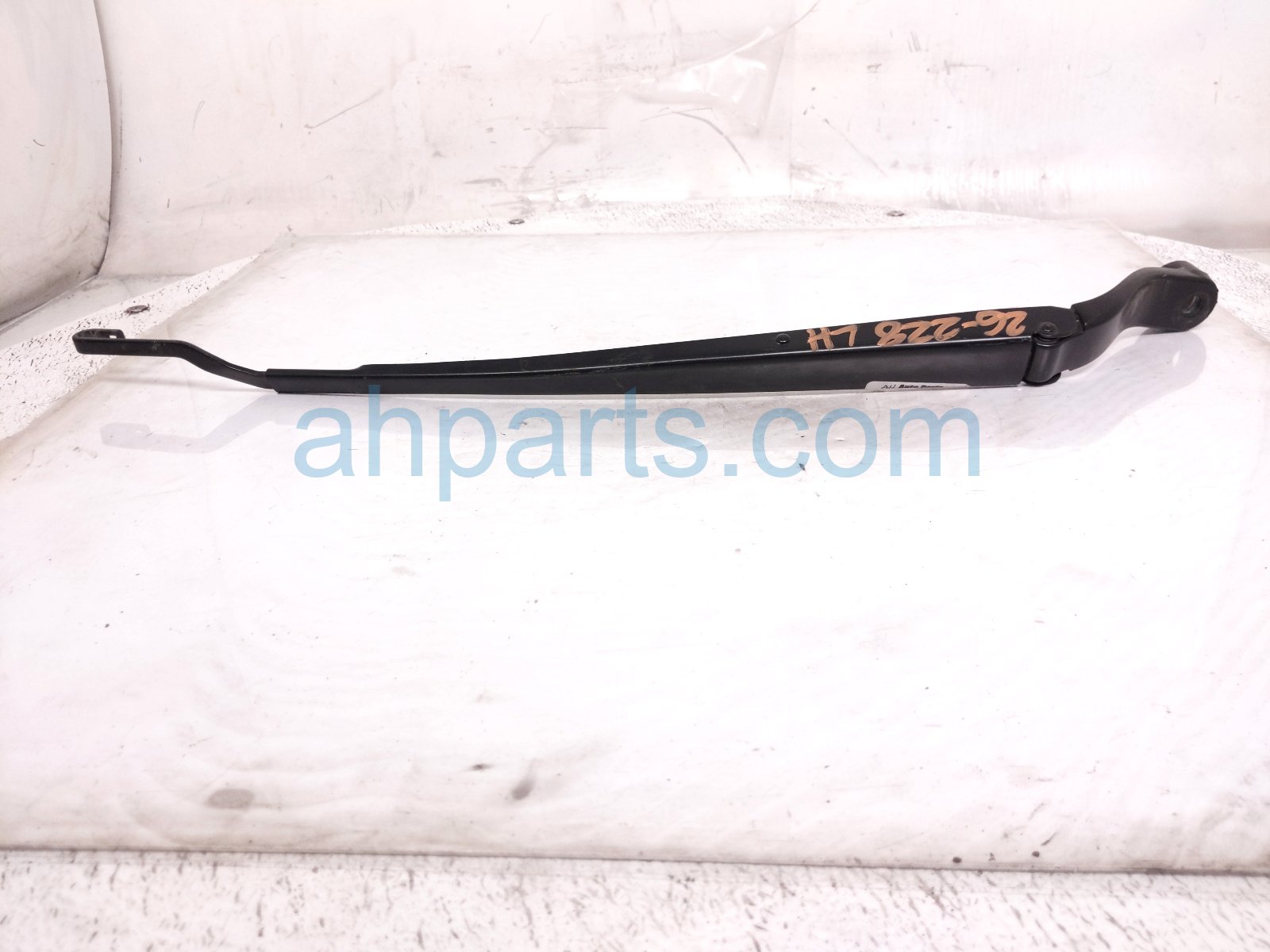 Honda LH WINDSHIELD WIPER ARM