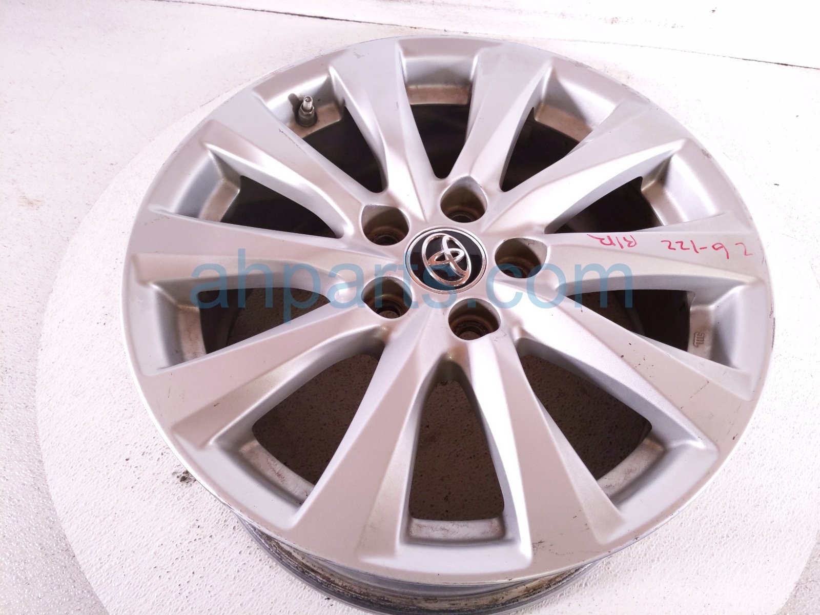 2018 Toyota Camry Rear Passenger Wheel / Rim 42611 33C60 Replacement 2018 Toyota Camry Rear Passenger Wheel / Rim 42611 33C60 Replacement thumbnail