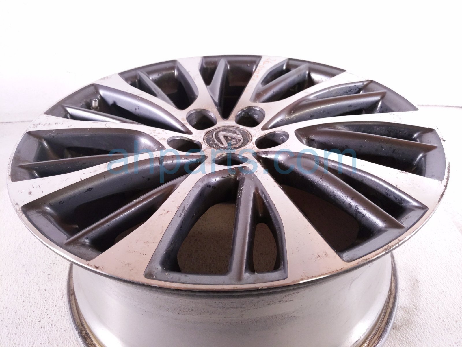 2019 Lexus Es300h Rear Passenger Wheel / Rim 18x8 42611 33E60 Replacement 2019 Lexus Es300h Rear Passenger Wheel / Rim 18x8 42611 33E60 Replacement thumbnail