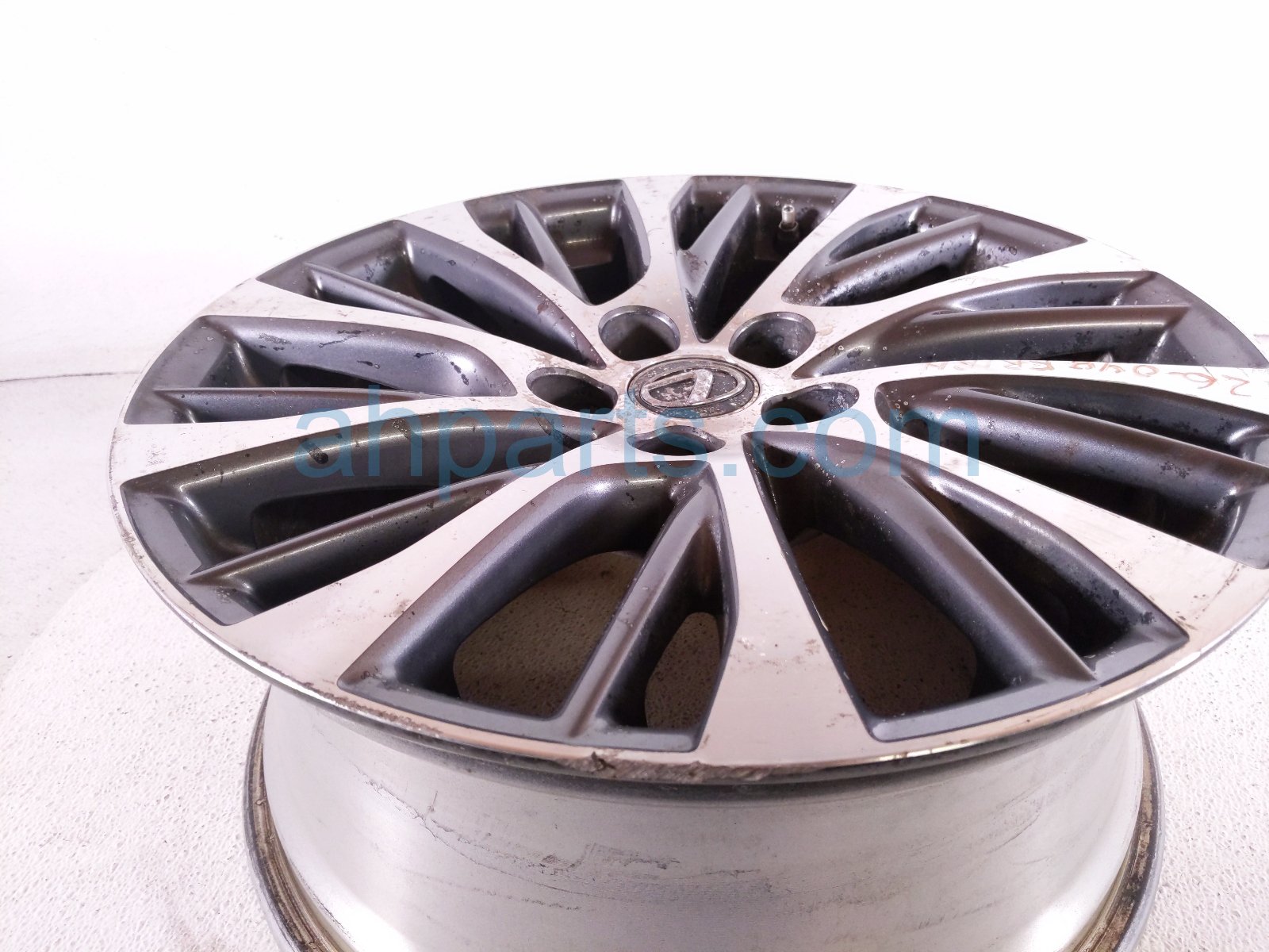 2019 Lexus Es300h Rear Passenger Wheel / Rim 18x8 42611 33E60 Replacement 2019 Lexus Es300h Rear Passenger Wheel / Rim 18x8 42611 33E60 Replacement thumbnail
