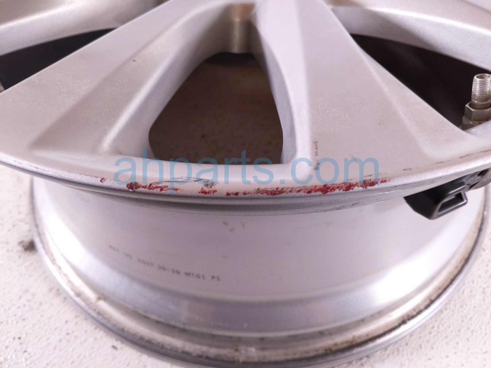 2018 Toyota Camry Front Driver Wheel / Rim 17x7.5j 42611 33C60 Replacement 2018 Toyota Camry Front Driver Wheel / Rim 17x7.5j 42611 33C60 Replacement thumbnail