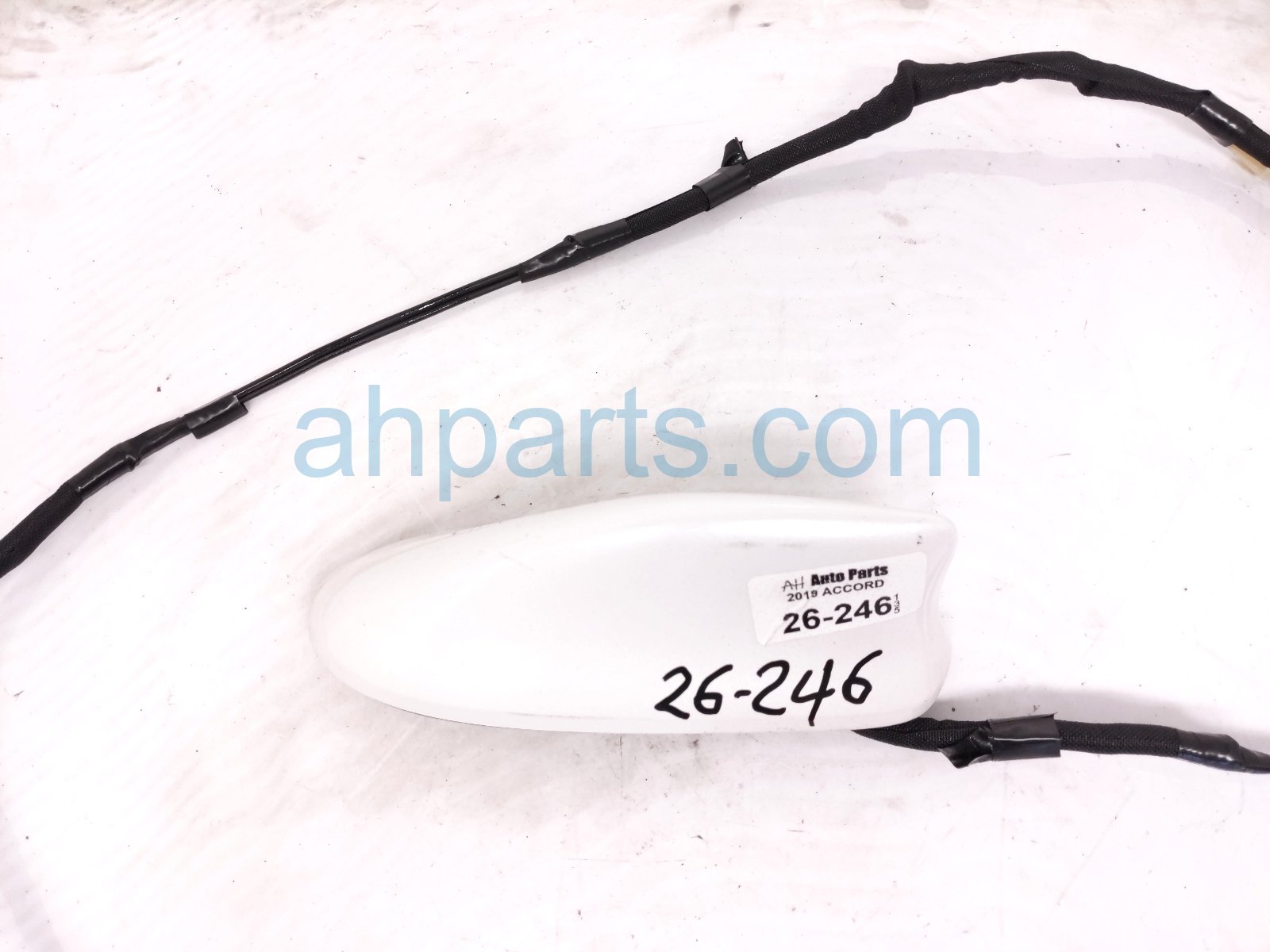 2019 Honda Accord Roof Antenna Assy White 39150 TVA A51ZC Replacement 2019 Honda Accord Roof Antenna Assy White 39150 TVA A51ZC Replacement thumbnail